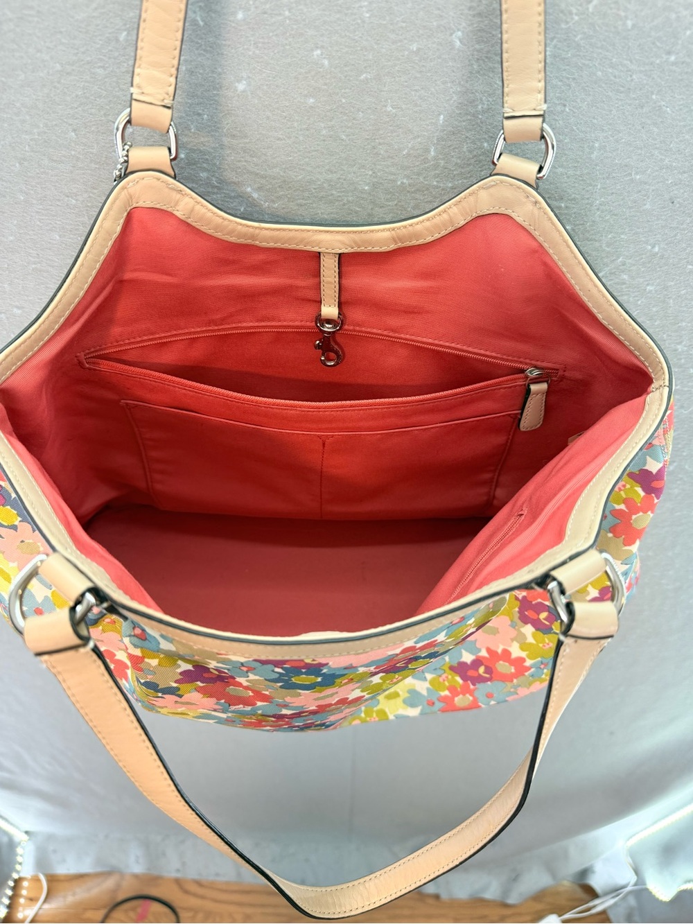 Coach women’s Signature floral print logotype Canvas leather shoulder Tote bag - Picture 5 of 7